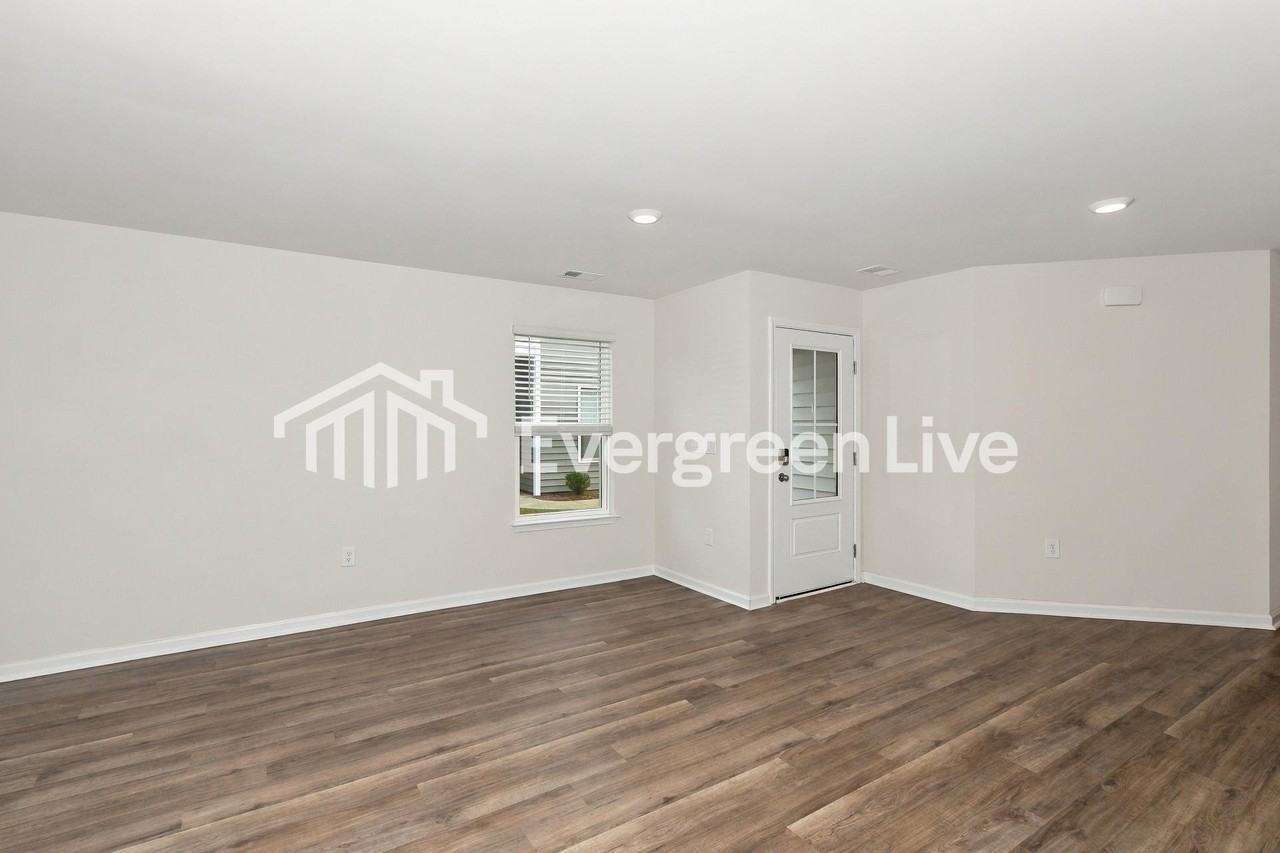2279 Courtina Way - Photo 3 of 15