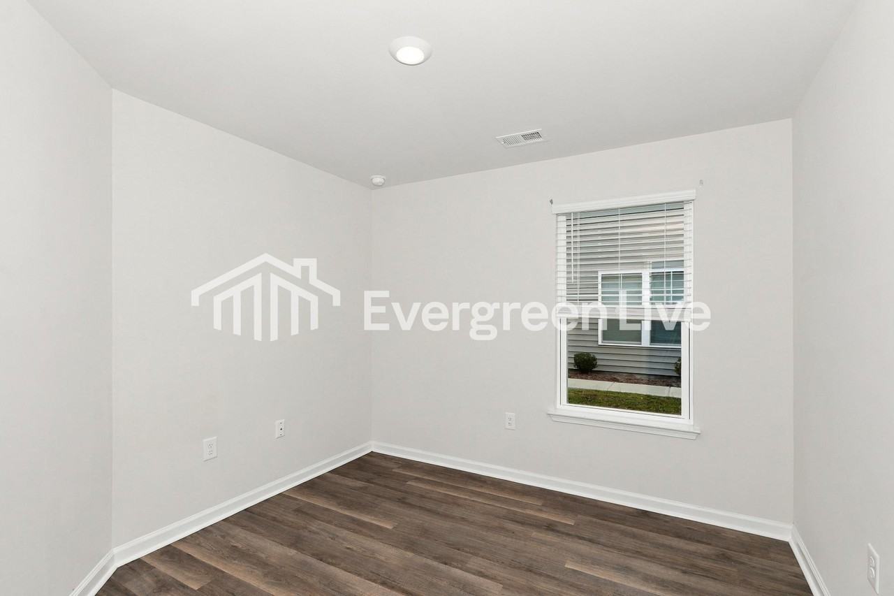 2279 Courtina Way - Photo 6 of 15
