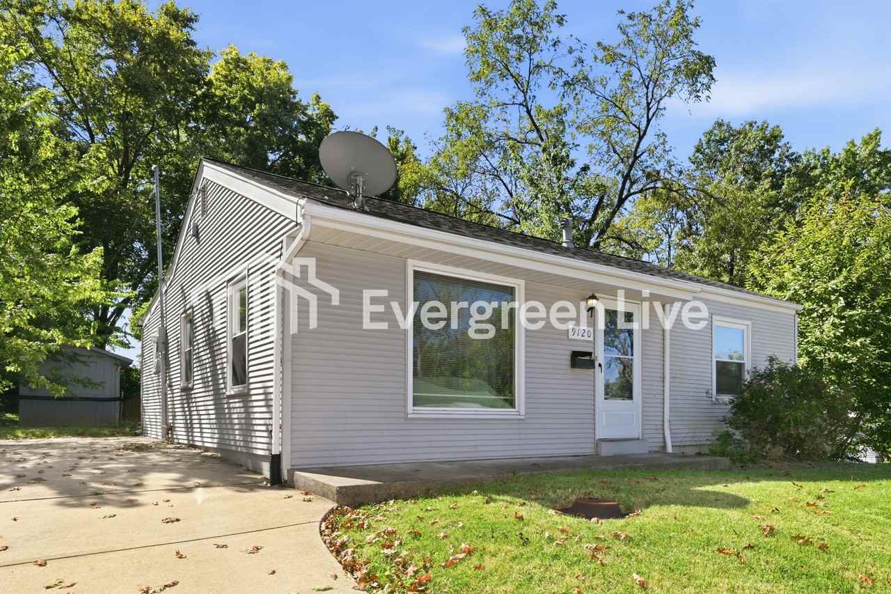 9120 Bobb Ave - Photo 2 of 15