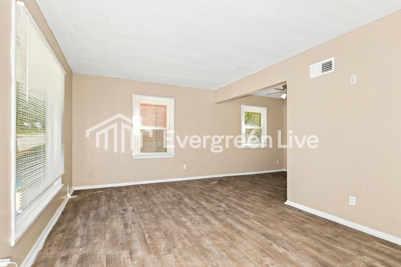 9120 Bobb Ave - Photo 3 of 15