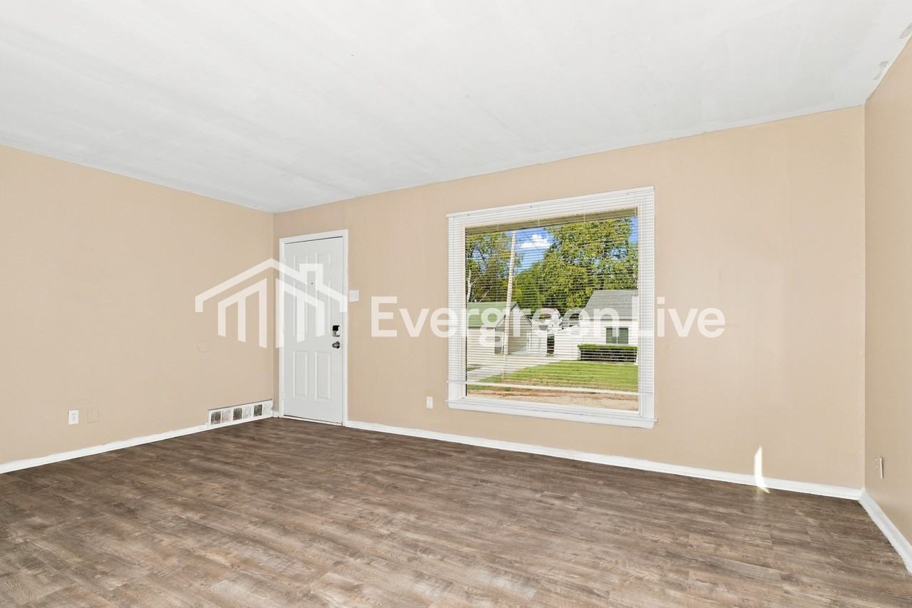 9120 Bobb Ave - Photo 5 of 15