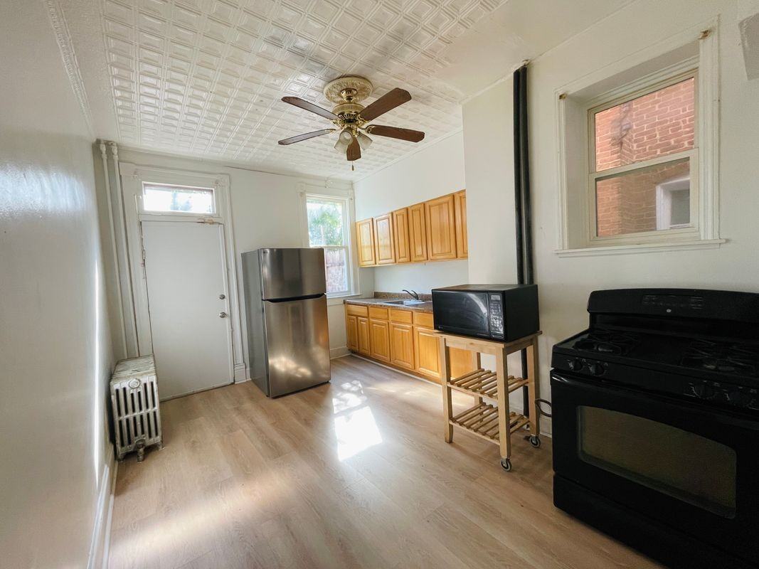 513 E 35th St - Photo 4 of 12