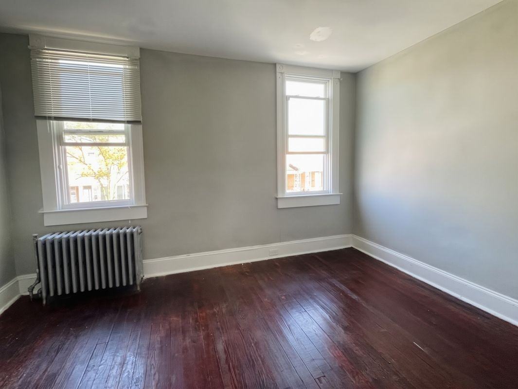 513 E 35th St - Photo 6 of 12