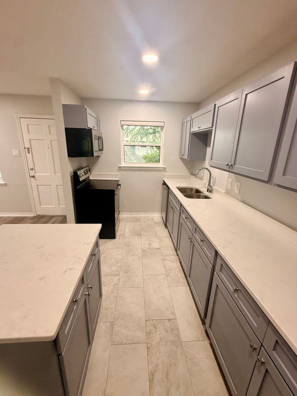 3933 Inwood Rd - Photo 3 of 7