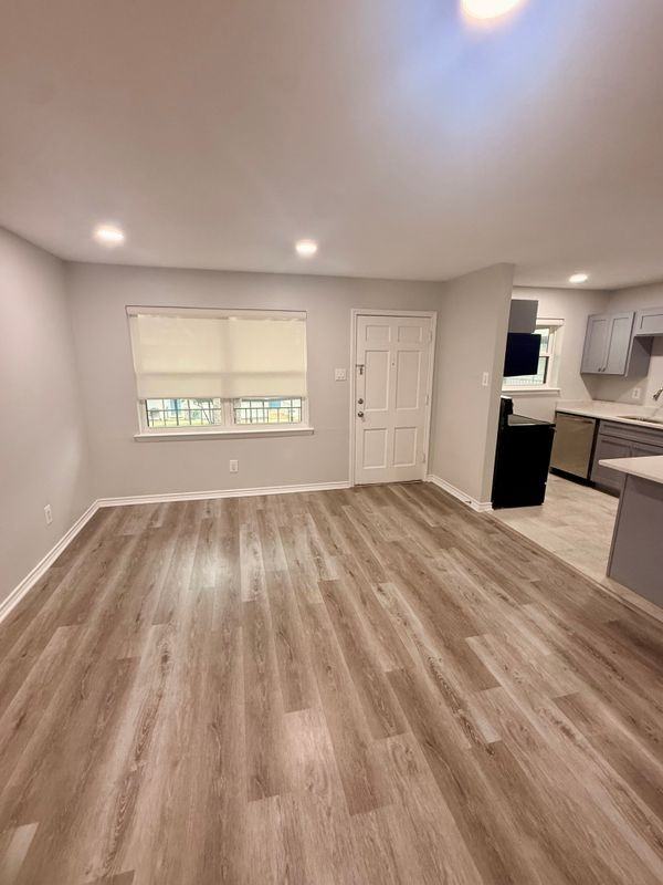 3933 Inwood Rd - Photo 4 of 7