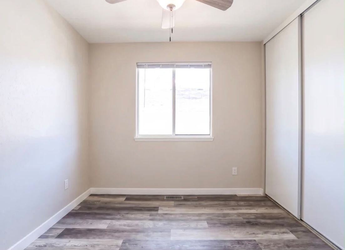 2607 S Salida St - Photo 3 of 12