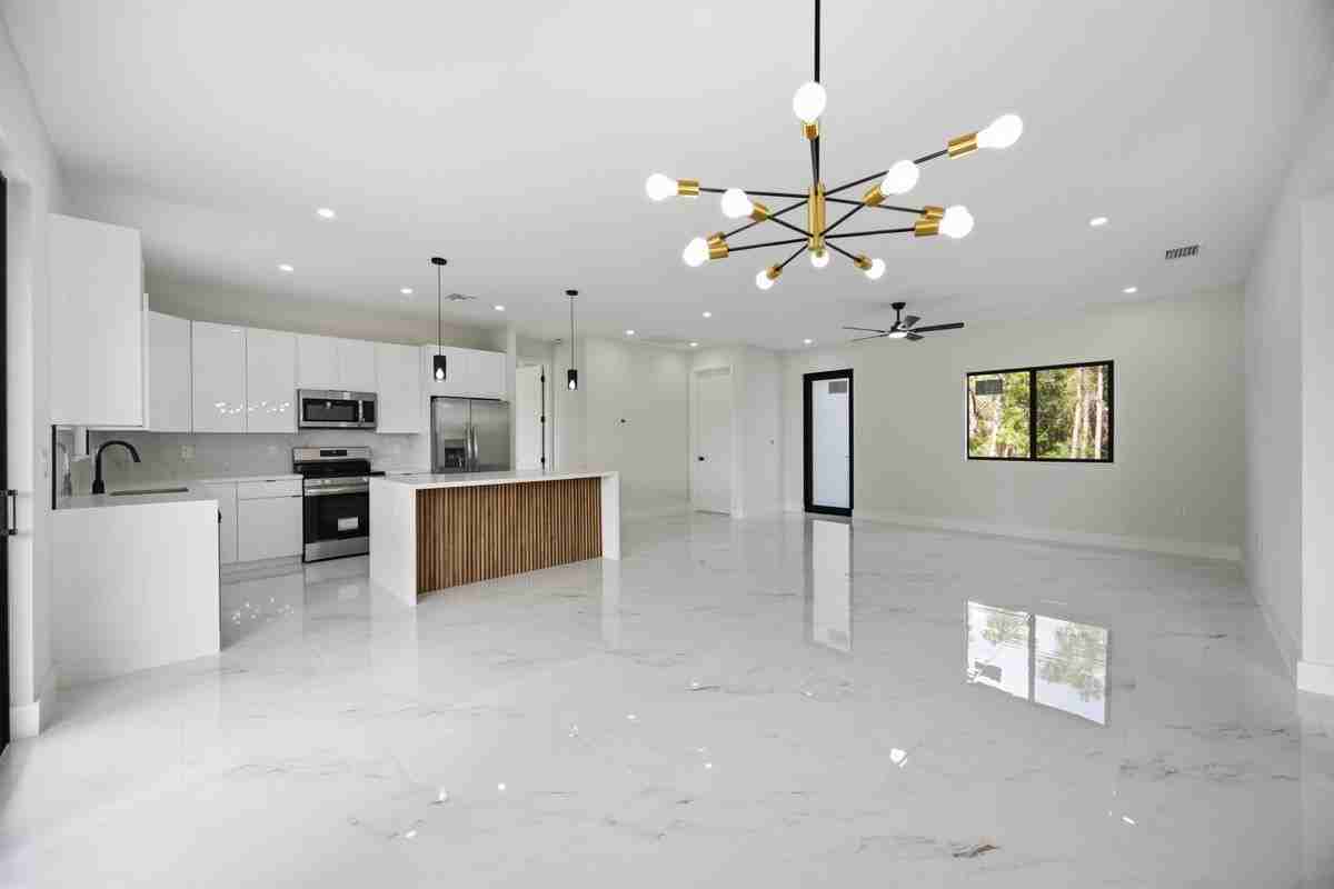 553 Lomond Dr - Photo 2 of 31