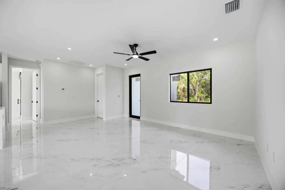 553 Lomond Dr - Photo 6 of 31