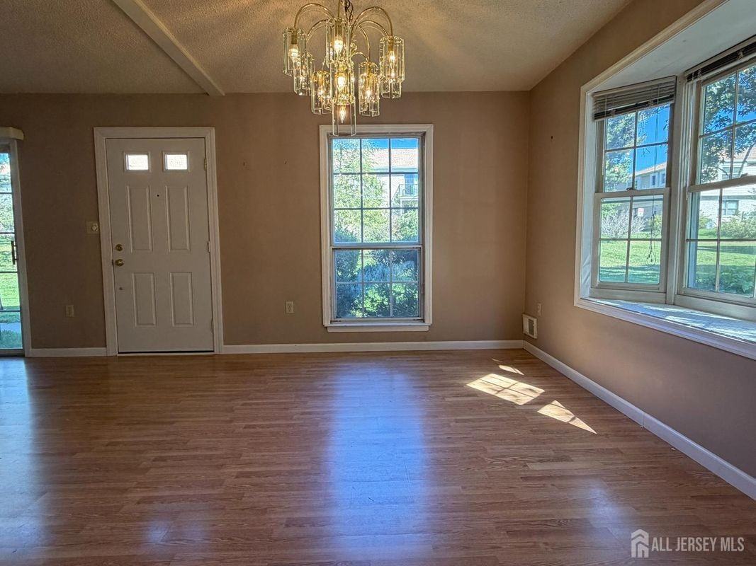 41 Lehavre Ct - Photo 5 of 20