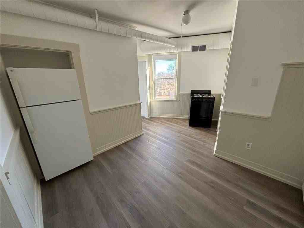 251 Cottage St - Photo 4 of 13
