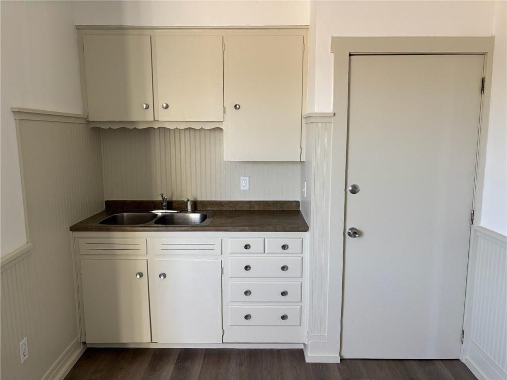 251 Cottage St - Photo 5 of 13