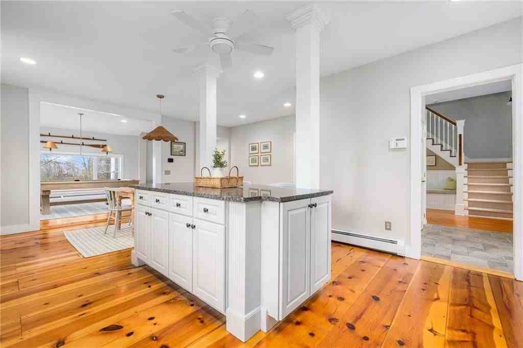 430 Ocean Rd - Photo 4 of 48