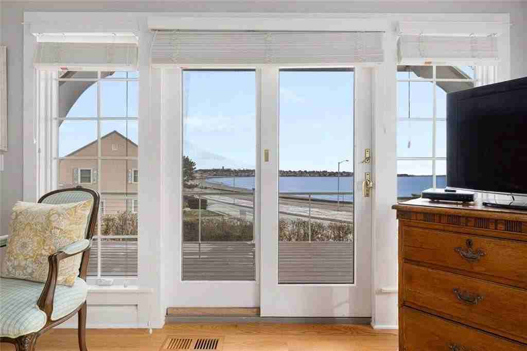 124 Memorial Blvd - Photo 6 of 33