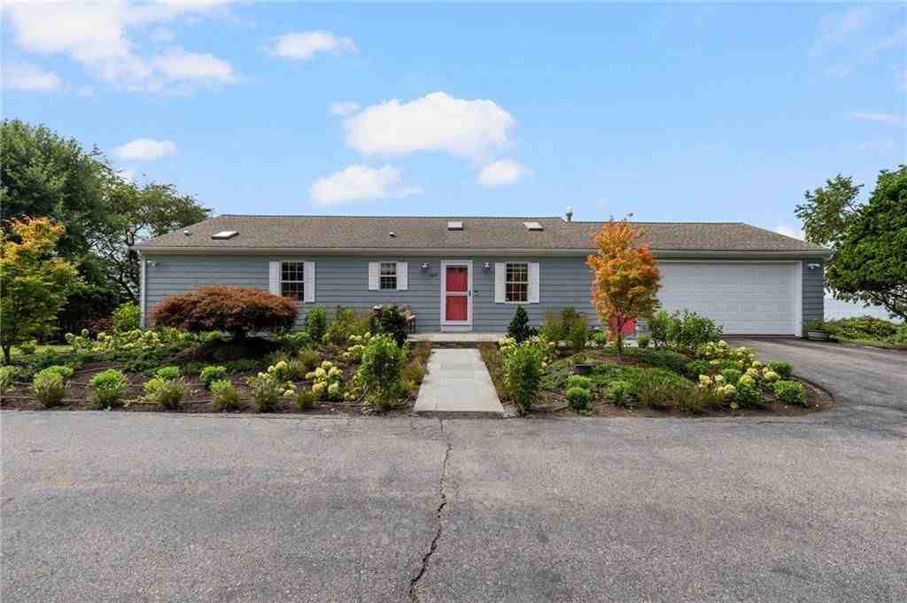 585 Seaside Dr - Photo 3 of 50