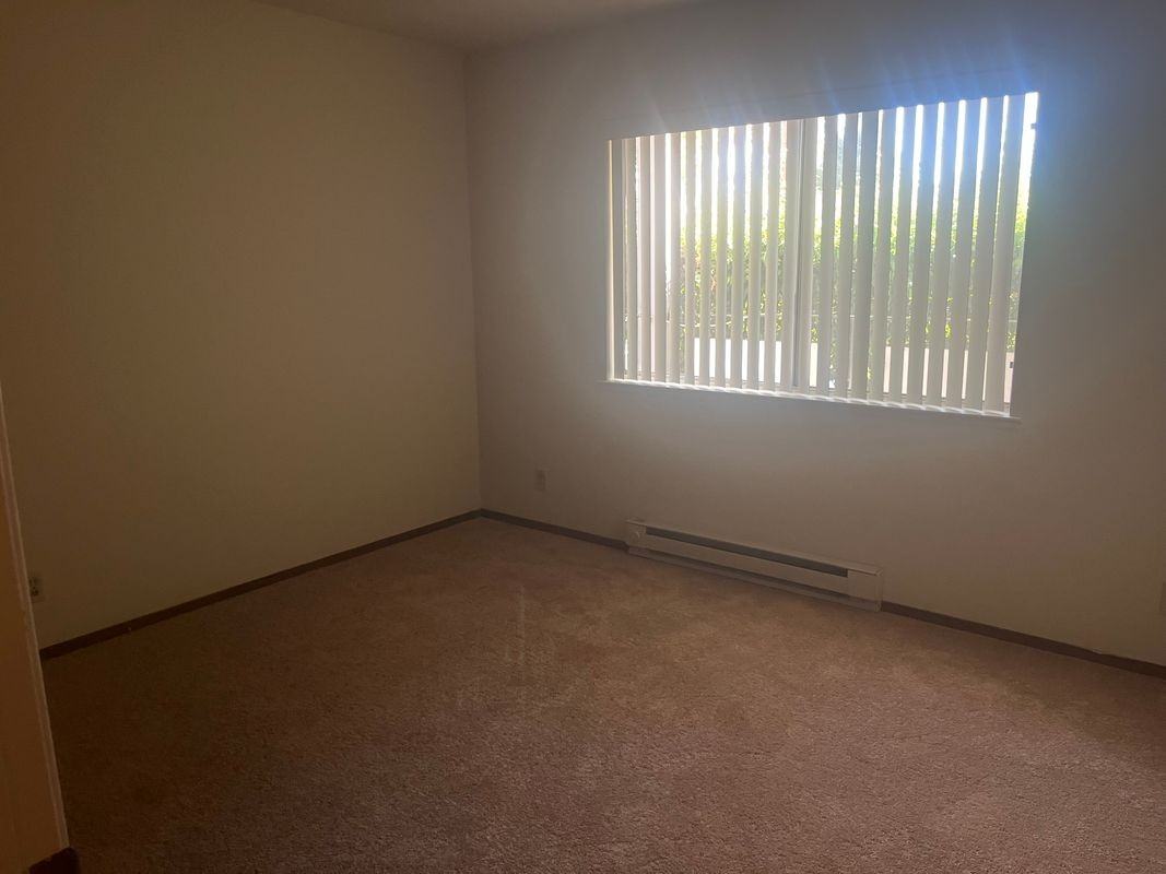 33 Atlas Ave - Photo 7 of 10