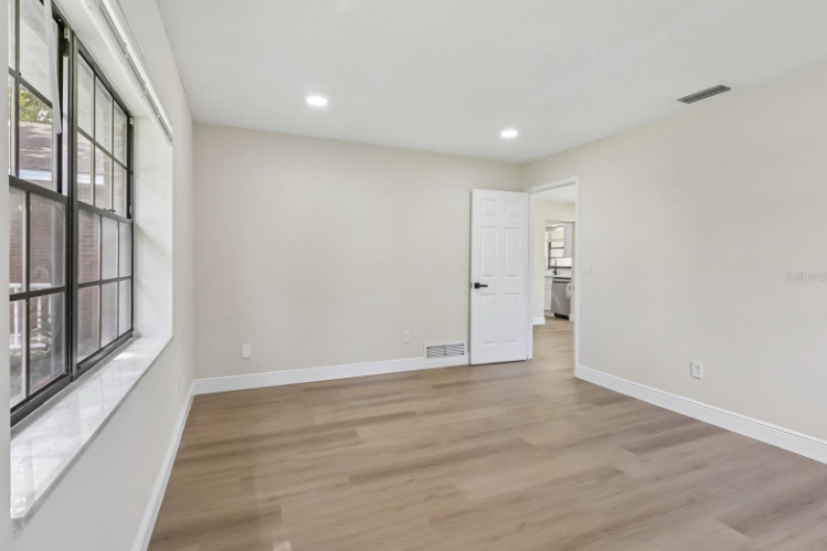 612 Rodney Dr - Photo 5 of 10