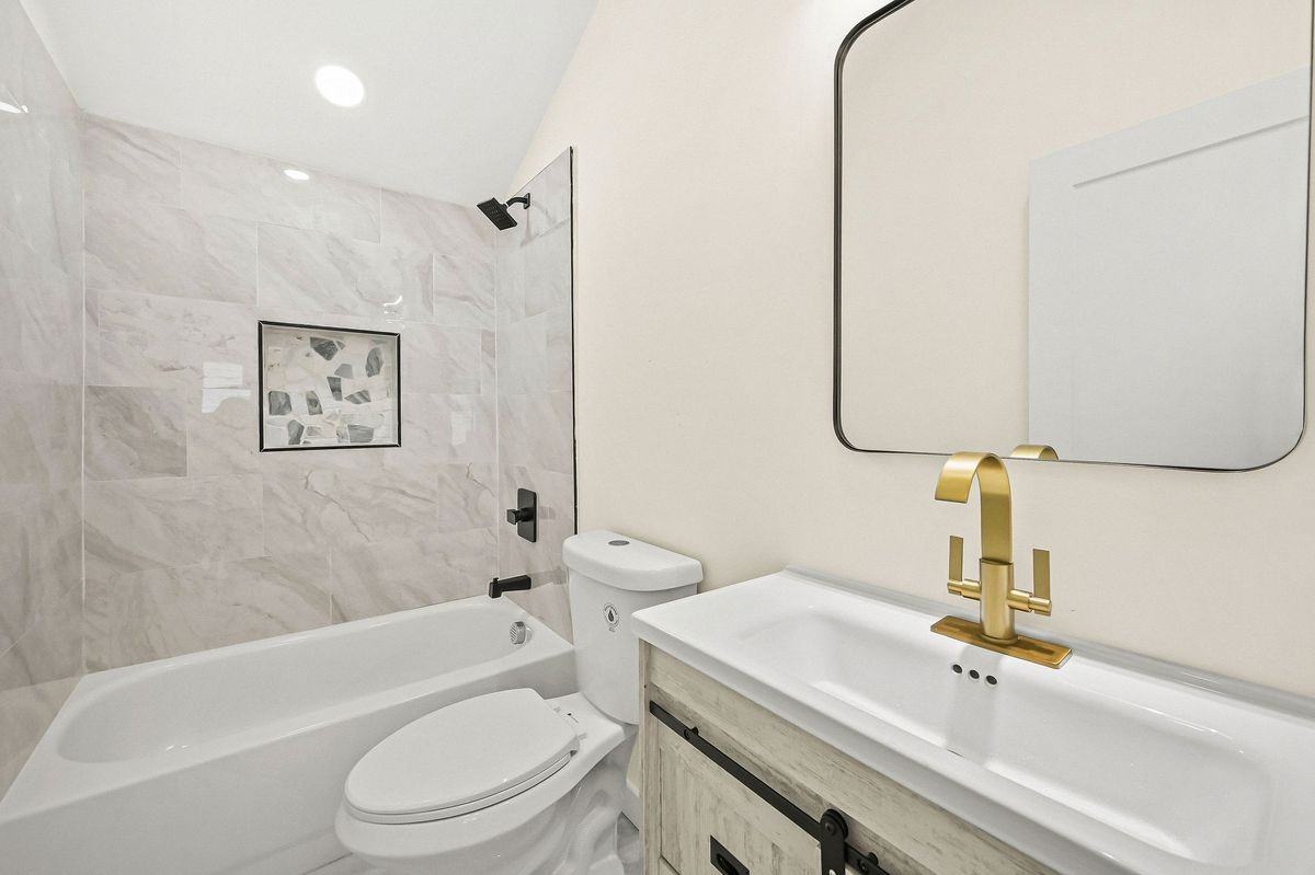181 Hilltop Blvd - Photo 3 of 38