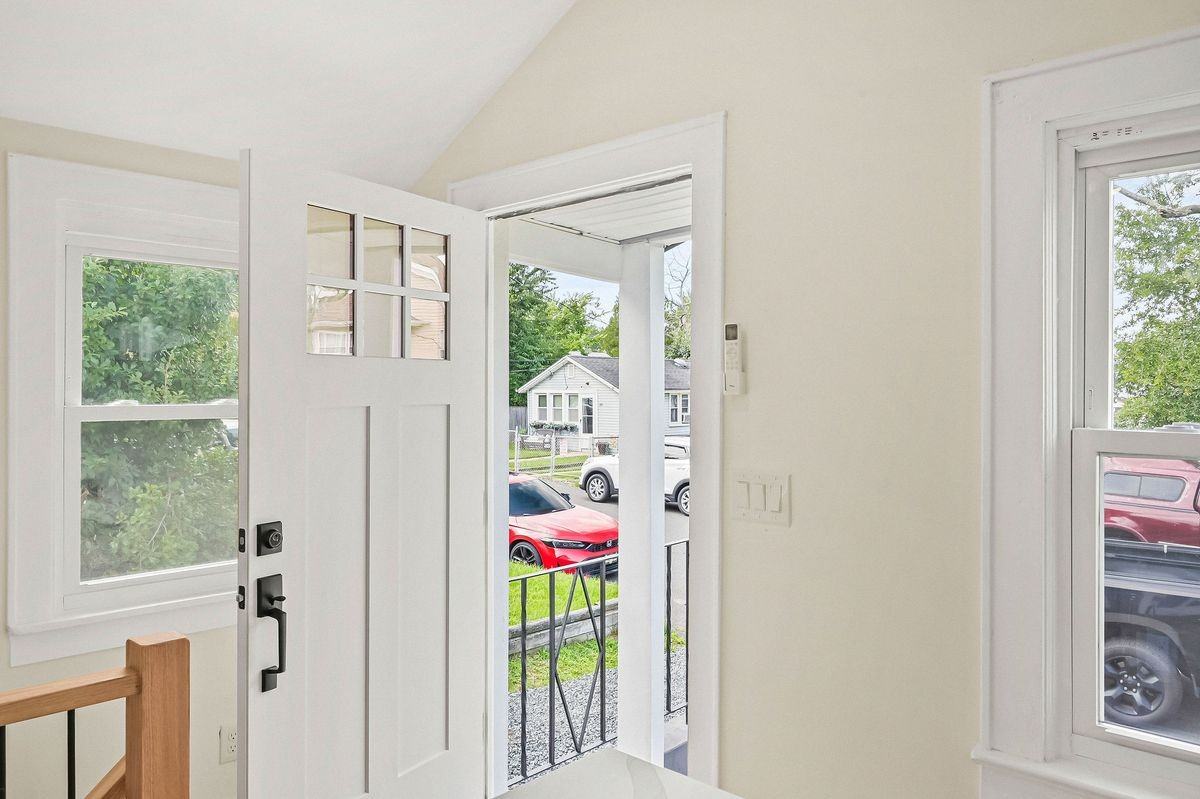 181 Hilltop Blvd - Photo 4 of 38