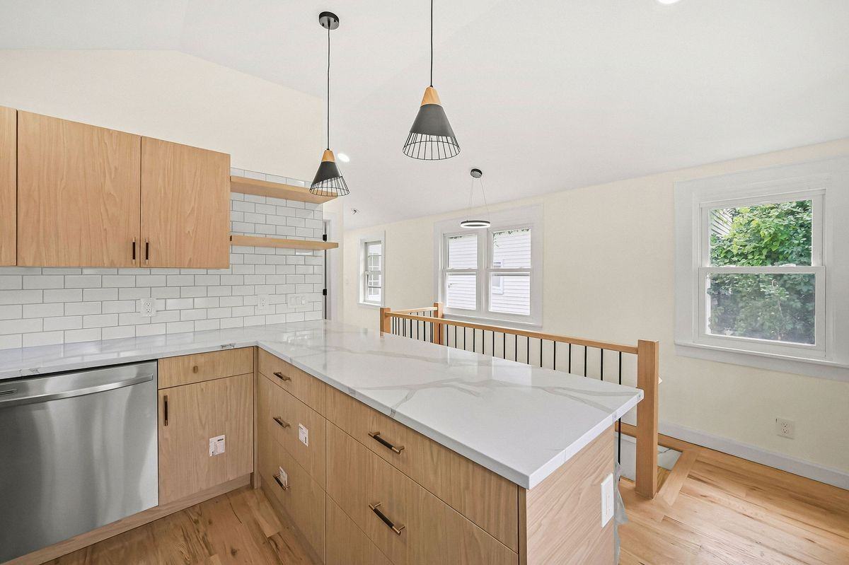181 Hilltop Blvd - Photo 6 of 38