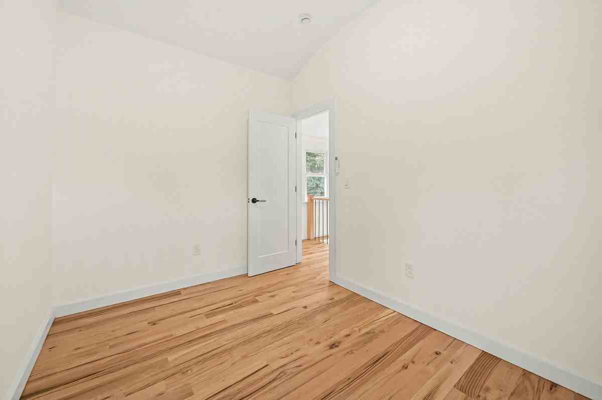 181 Hilltop Blvd - Photo 7 of 38