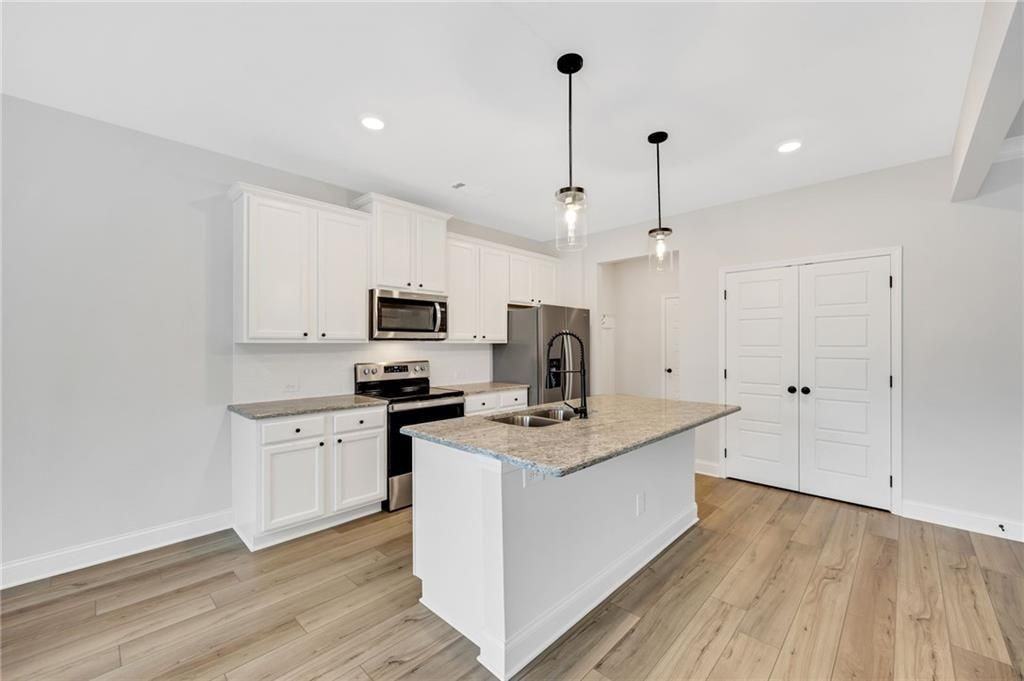 5325 Fox Hill Ln - Photo 6 of 26