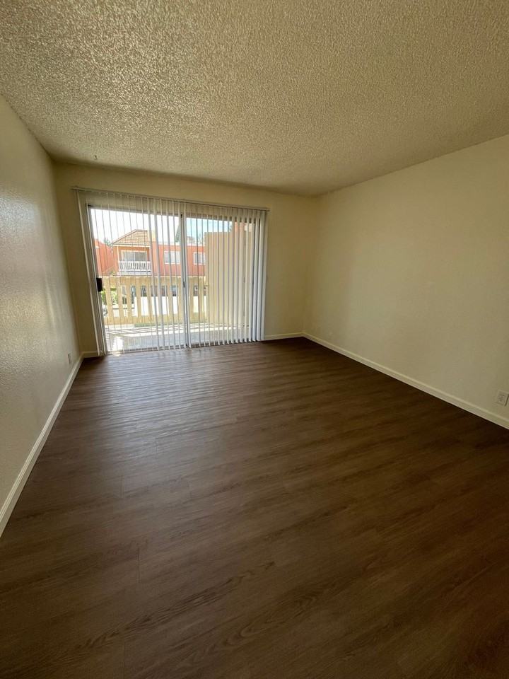 The Granada Apartments - Photo 2 of 21