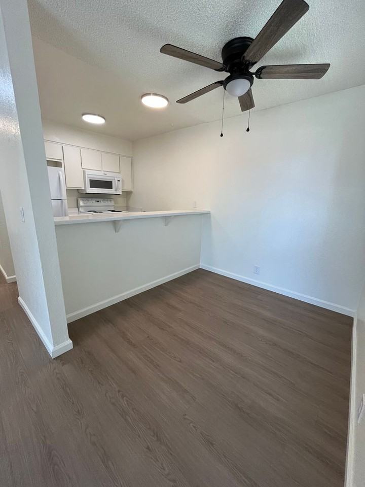 The Granada Apartments - Photo 3 of 21