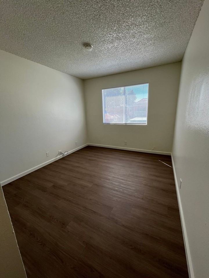 The Granada Apartments - Photo 6 of 21