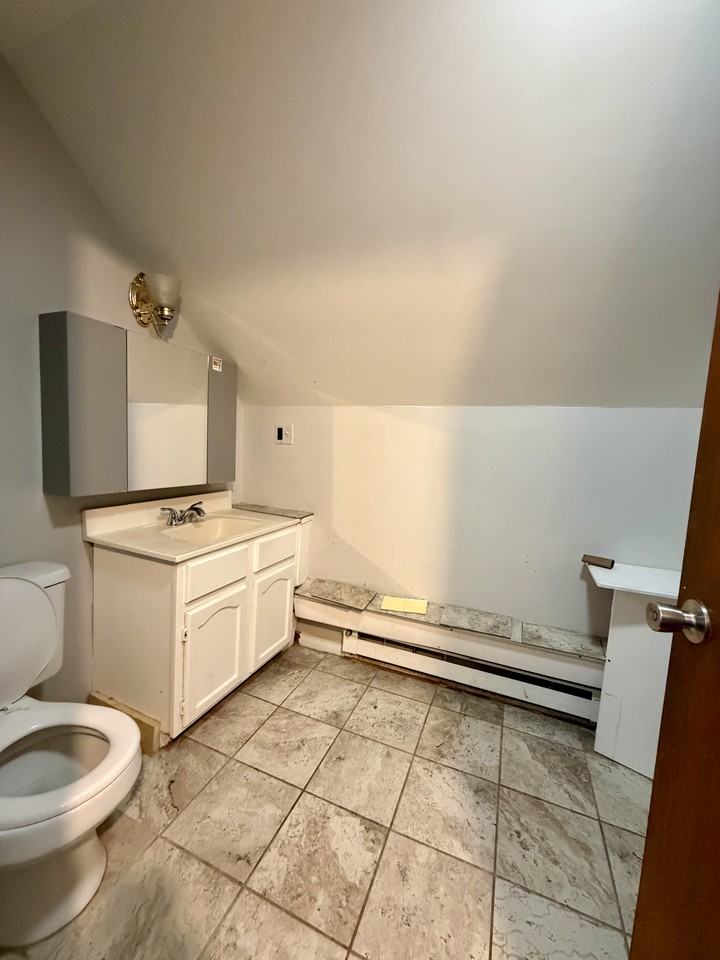 139 Lowell St #3 - Photo 6 of 8