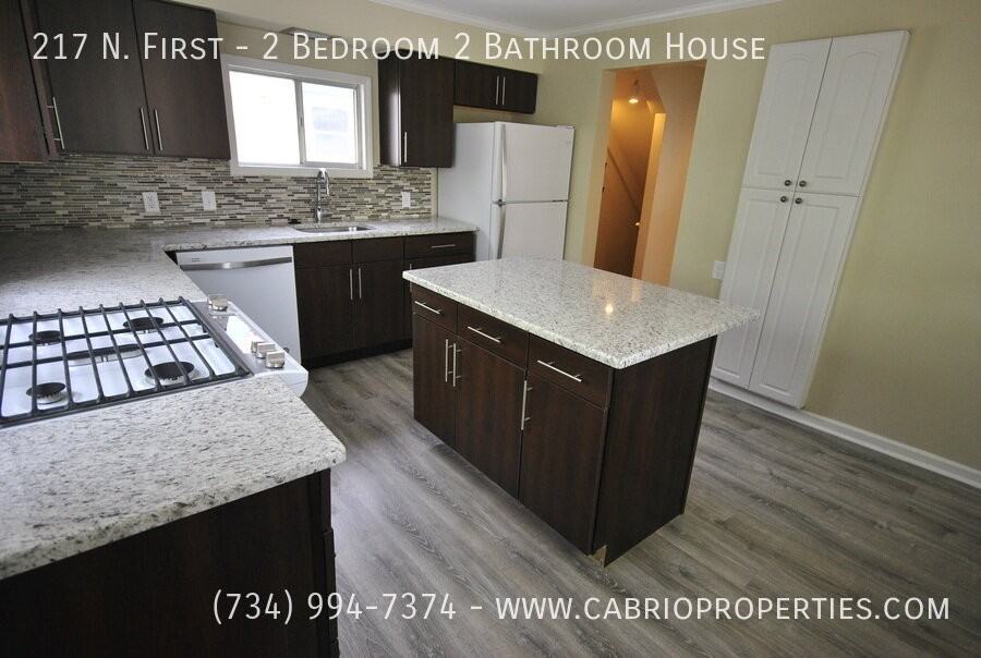 217 N. First - Photo 3 of 28