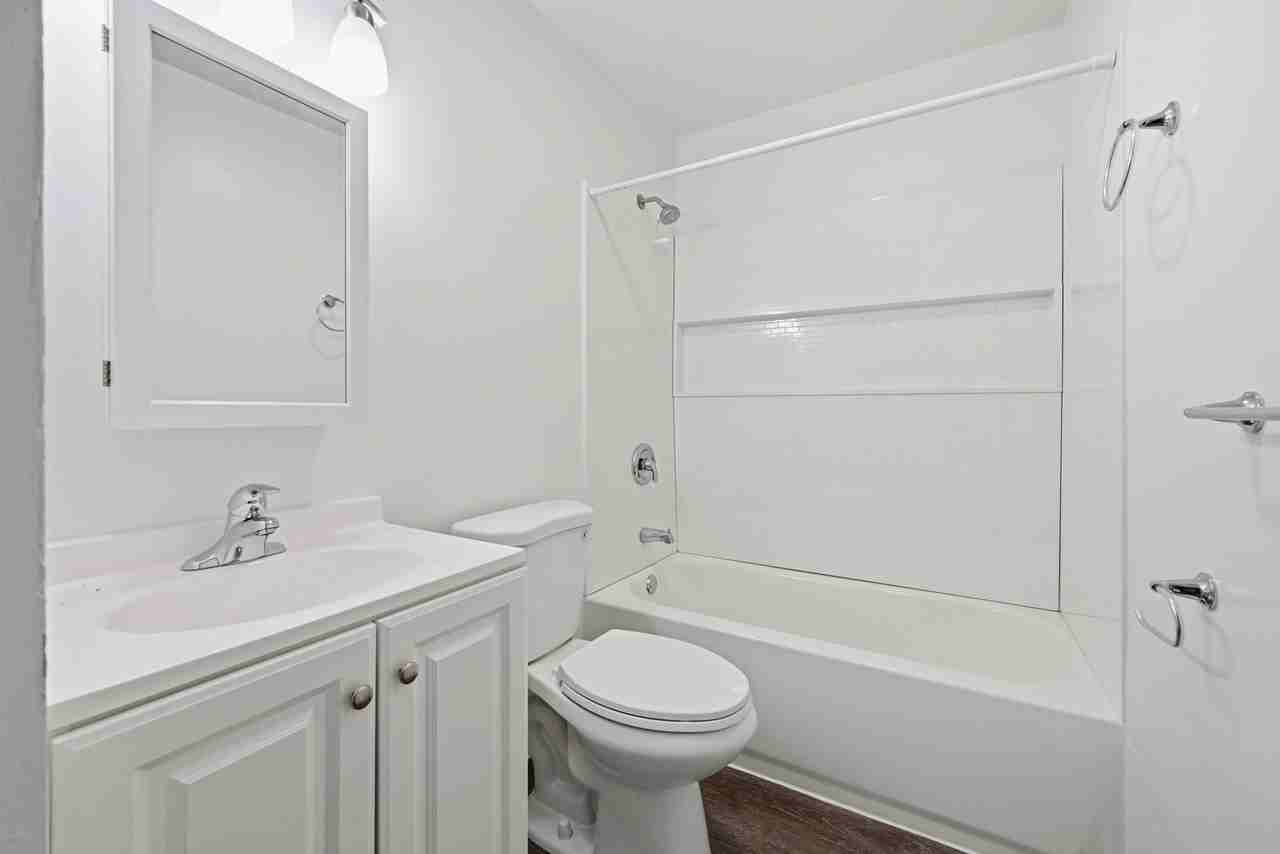 503 S Austin St #516 - Photo 6 of 14
