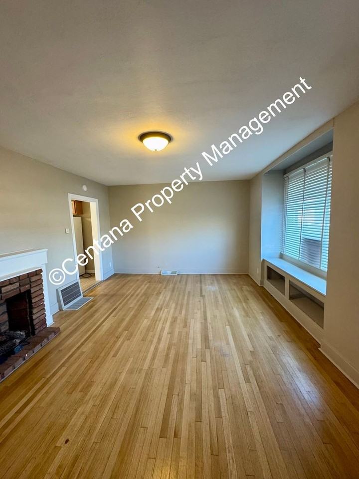 221 Chestnut St - Photo 3 of 24