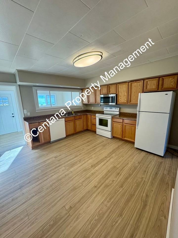 221 Chestnut St - Photo 4 of 24
