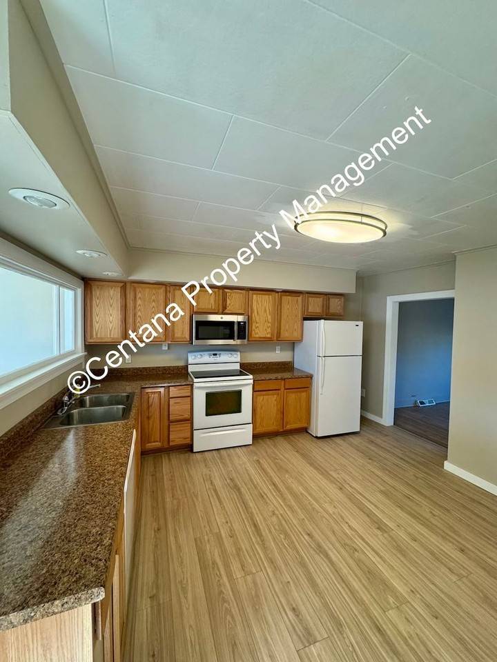 221 Chestnut St - Photo 6 of 24