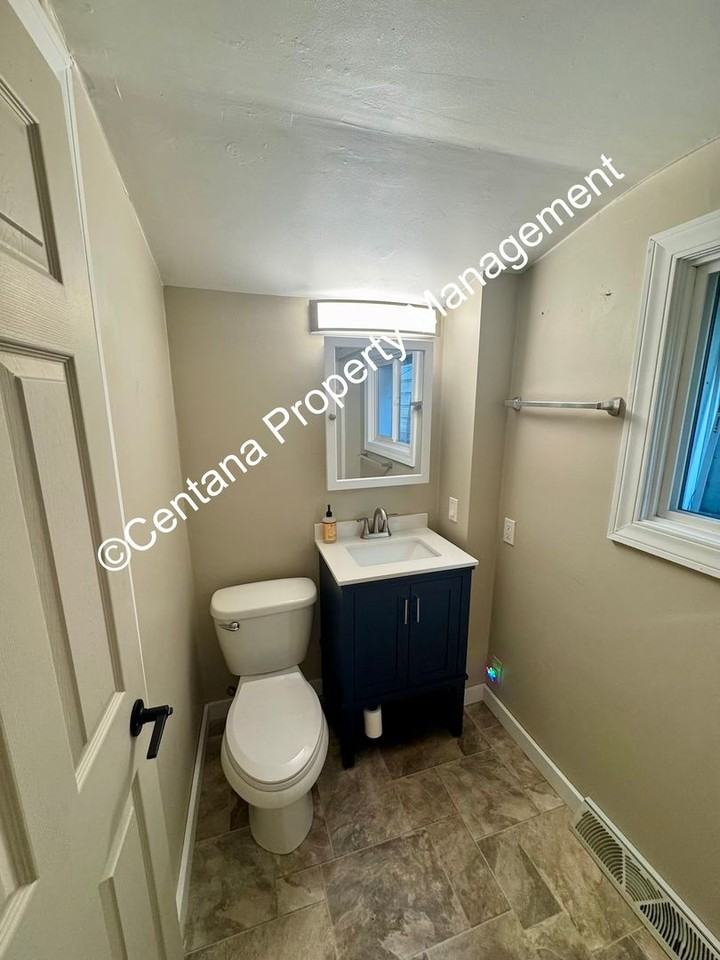 221 Chestnut St - Photo 7 of 24