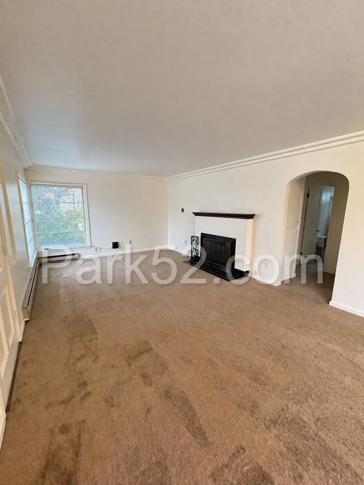 1002 S Oakes St - Photo 4 of 21