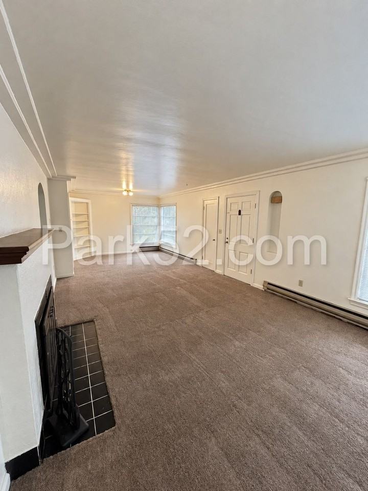 1002 S Oakes St - Photo 5 of 21