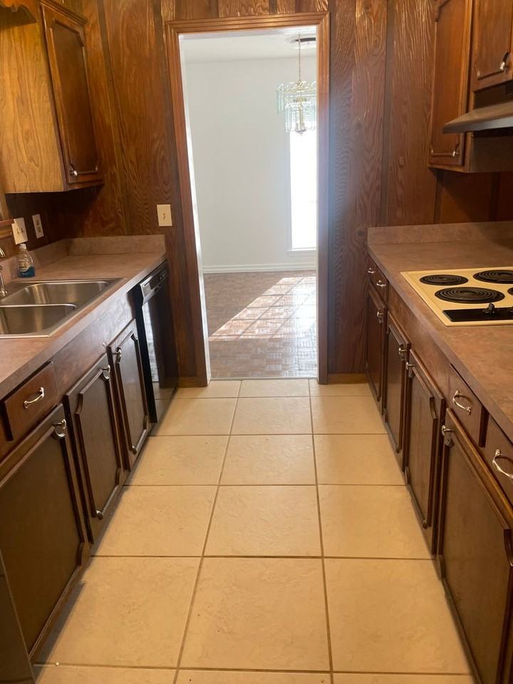 1606 Westbrook Rd - Photo 4 of 7