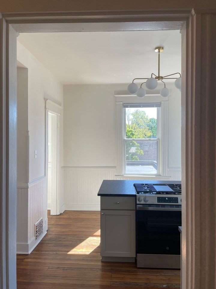 1923 Greenup St #5 - Photo 3 of 23