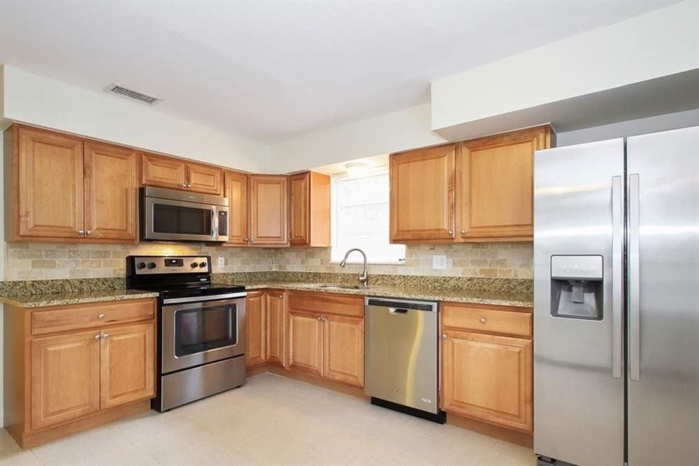 2449 Chandler Avenue - Photo 2 of 11