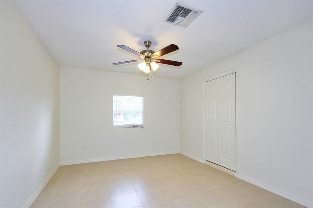2449 Chandler Avenue - Photo 5 of 11