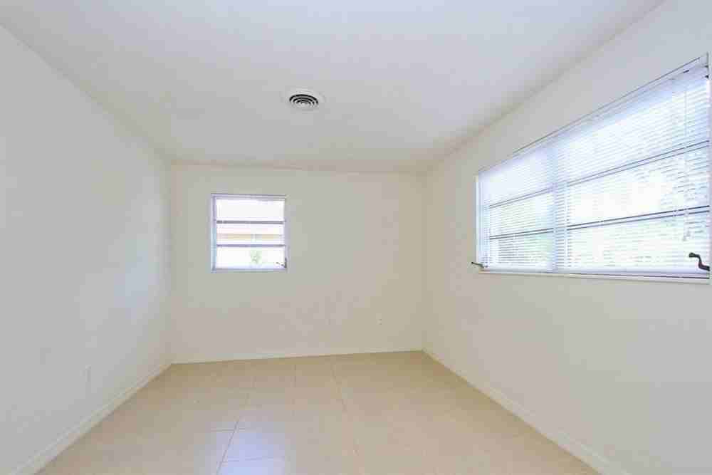 2449 Chandler Avenue - Photo 7 of 11