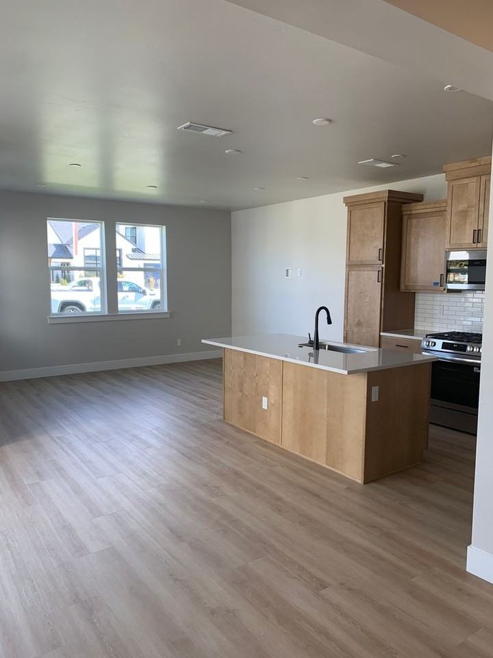 149 S Quincannon Ave - Photo 3 of 15