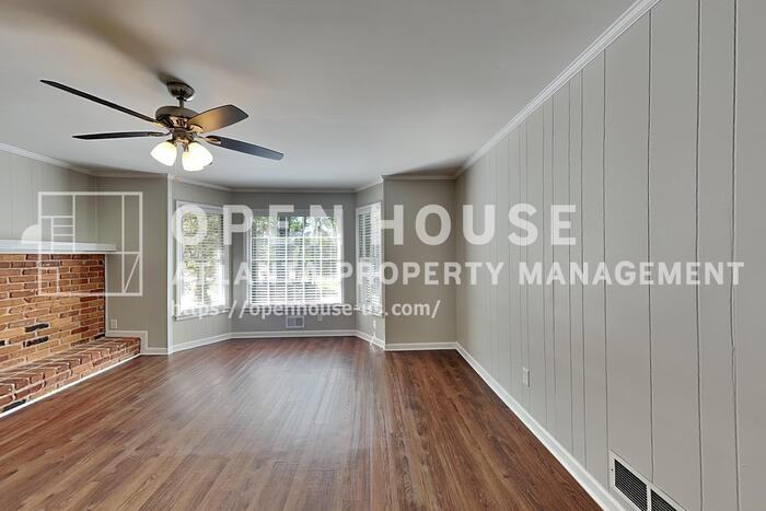 1484 Pleasant St - Photo 4 of 20