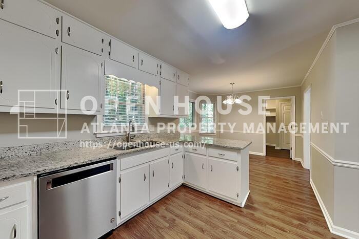 1484 Pleasant St - Photo 6 of 20