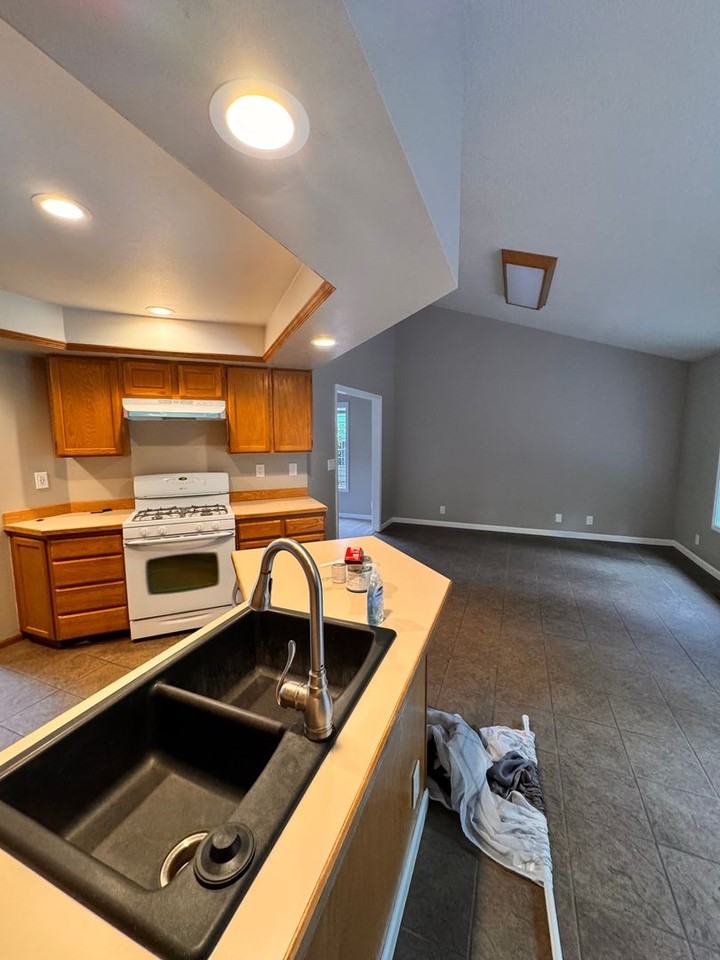 1327 Nw Vallejo Dr - Photo 4 of 16