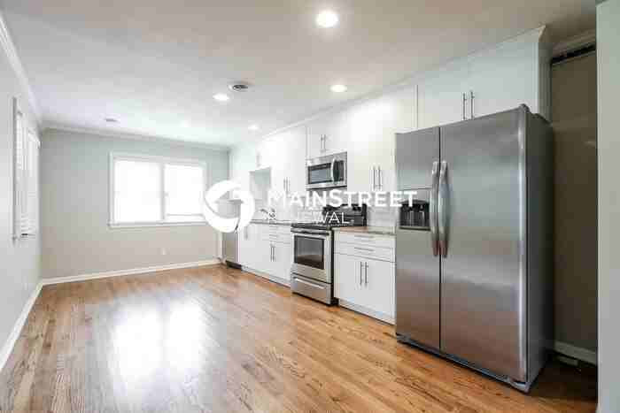 6520 Craig St - Photo 5 of 18