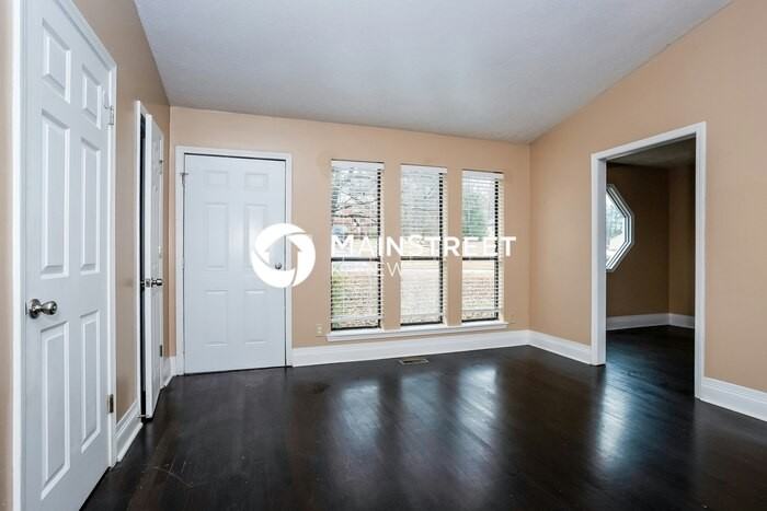 4055 Cranwood Dr - Photo 2 of 15