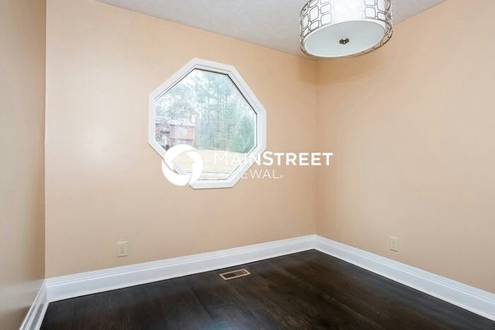 4055 Cranwood Dr - Photo 3 of 15