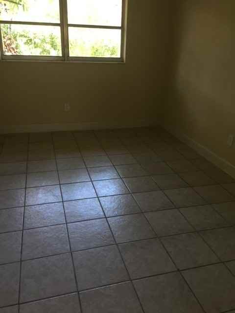 910 S L St #17 - Photo 3 of 9
